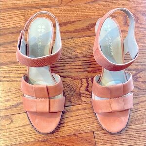 Naturalizer, Yolanda, Sea Coral Lea Sandal. Size 6 1/2, 3 inch heel. Never worn.